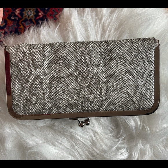 Framed Clutch with beautiful snake print design - Picture 4 of 8